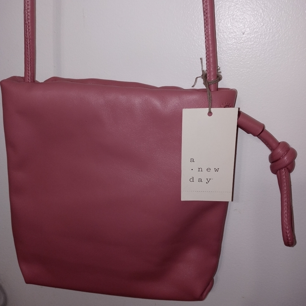 A New Day Rose pink Faux Leather Cinch Purse w Shoulder Strap. Lined